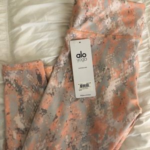alo yoga airbrush leggings